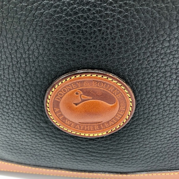 Dooney & Bourke AWL bag. Excellent condition. - Picture 3 of 10